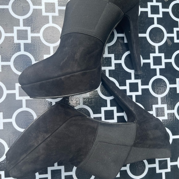 Stewart Weitzman, black stiletto closed toe heels, size 9M - Picture 3 of 5